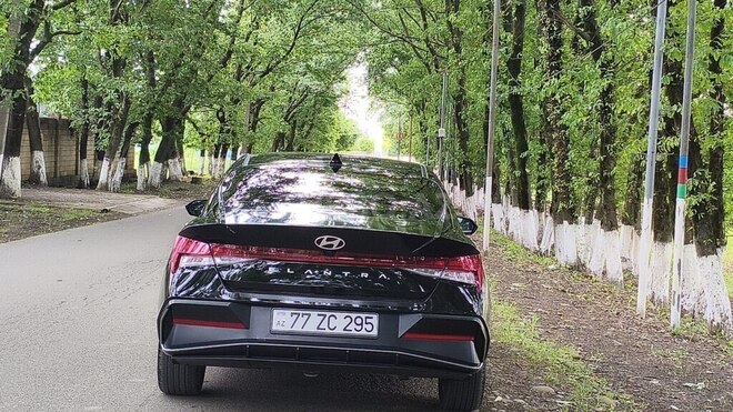 Hyundai Elantra-12