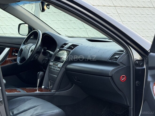 Toyota Camry-15