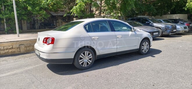 Volkswagen Passat-8