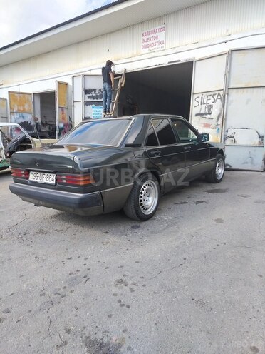 Mercedes 190-4