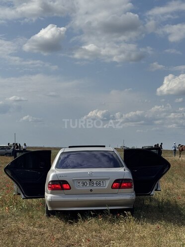 Mercedes E 280-16