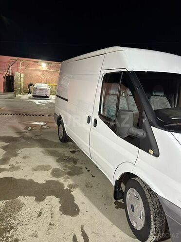 Ford Transit-4