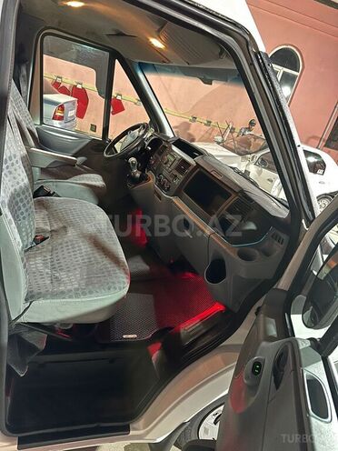 Ford Transit-6