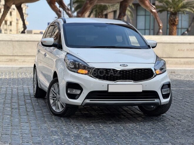 Kia Carens-1