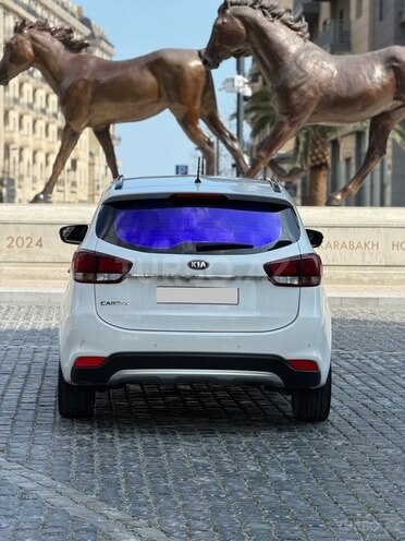 Kia Carens-2