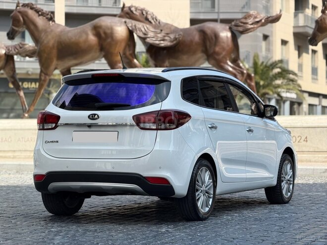 Kia Carens-5