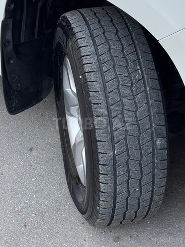 Toyota Land Cruiser Prado-21