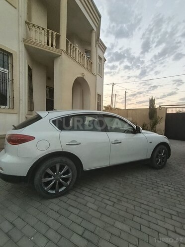 Infiniti FX35-3