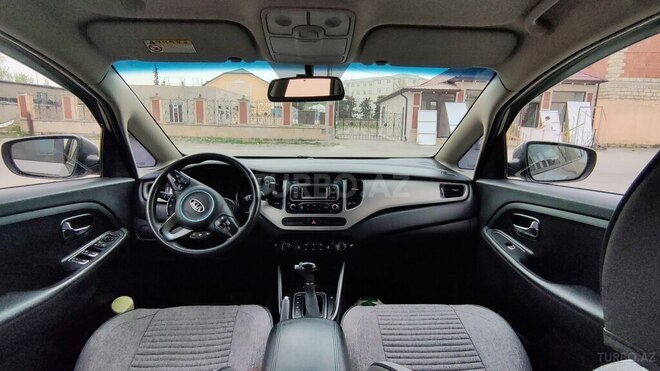 Kia Carens-5