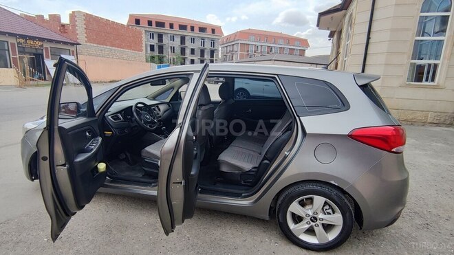 Kia Carens-3
