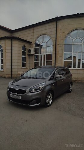 Kia Carens-9