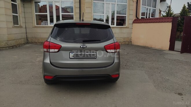Kia Carens-8