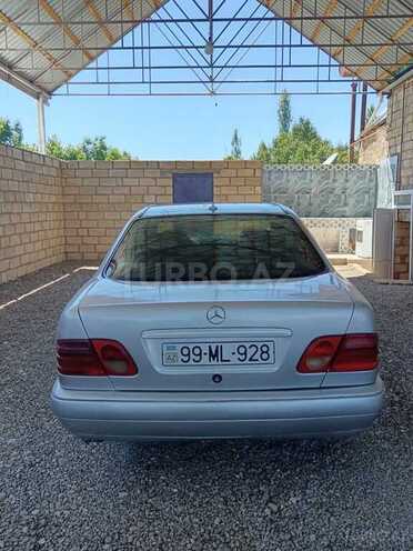 Mercedes E 220-2