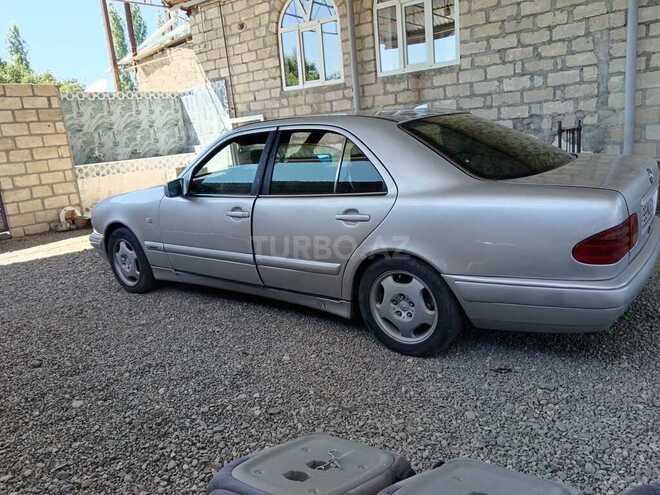 Mercedes E 220-3