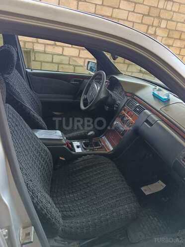 Mercedes E 220-7