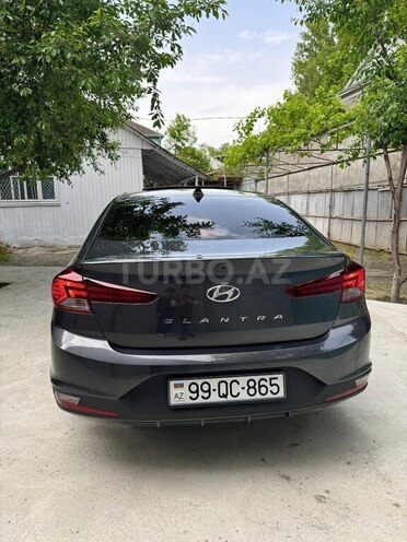 Hyundai Elantra-4