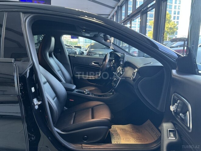 Mercedes CLA 250-11