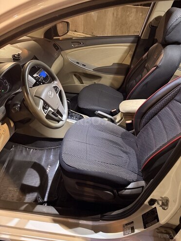 Hyundai Accent-8