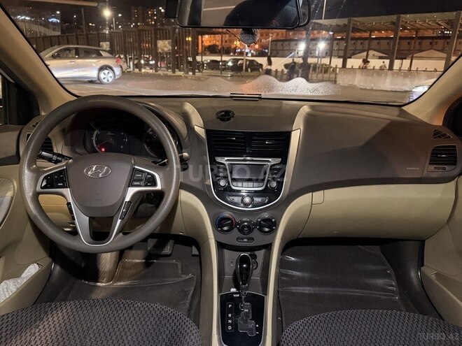 Hyundai Accent-7