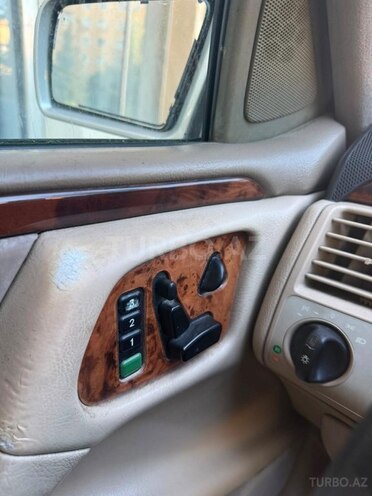 Mercedes E 320-9