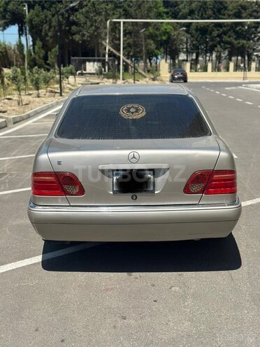 Mercedes E 320-2