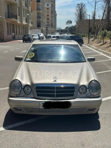 Mercedes E 320-1