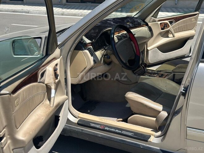 Mercedes E 320-5