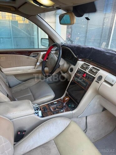 Mercedes E 320-8