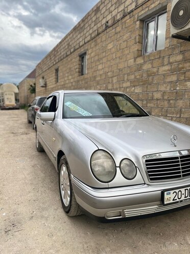 Mercedes E 240-8