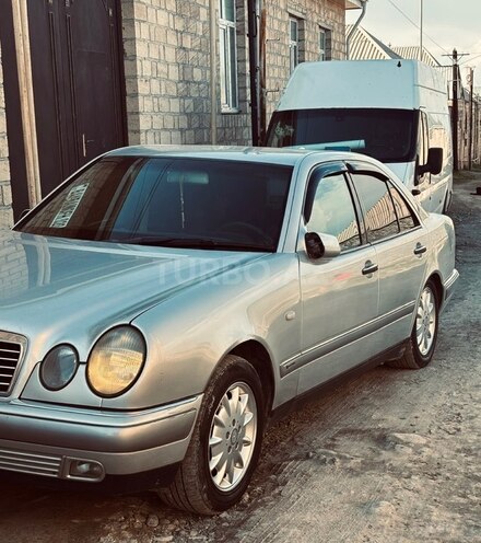 Mercedes E 240-5