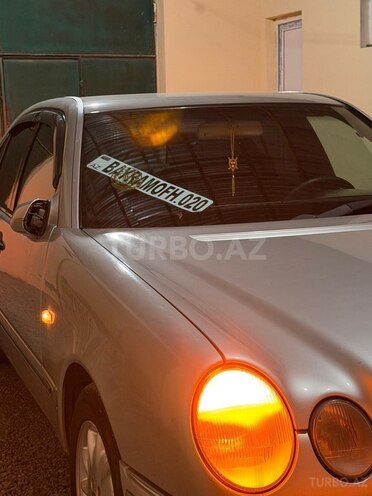 Mercedes E 240-6