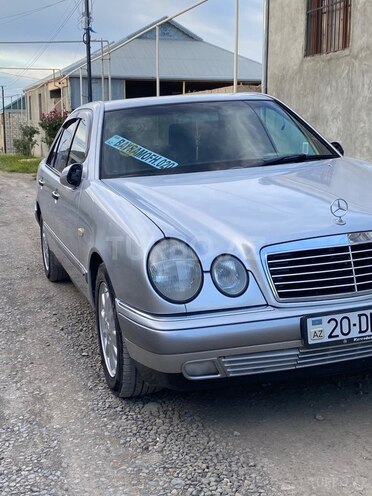 Mercedes E 240-9