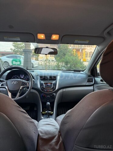 Hyundai Accent-4