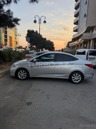 Hyundai Accent-3