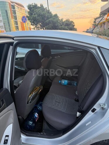 Hyundai Accent-5