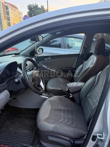 Hyundai Accent-6