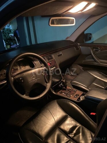 Mercedes E 280-4