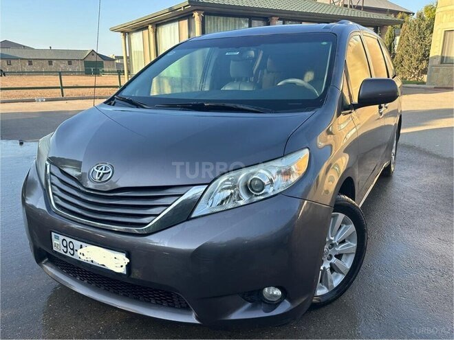 Toyota Sienna-1