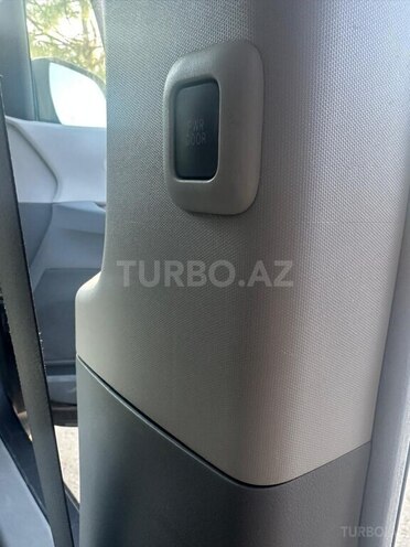 Toyota Sienna-13