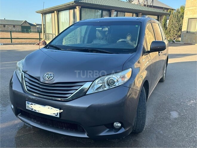 Toyota Sienna-18