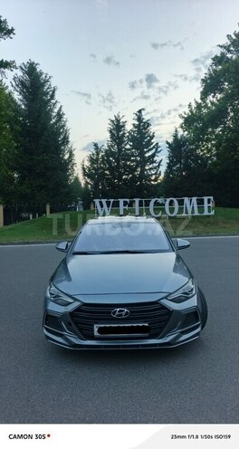 Hyundai Elantra-1