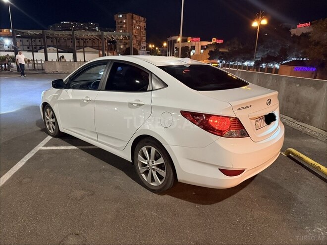 Hyundai Accent-4