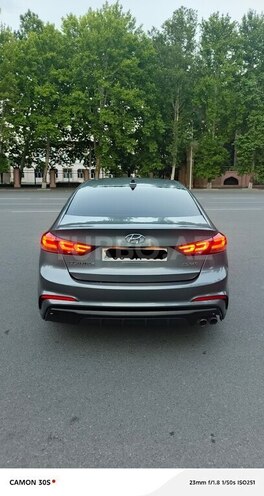 Hyundai Elantra-2