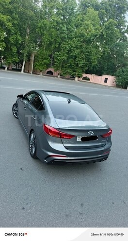 Hyundai Elantra-8