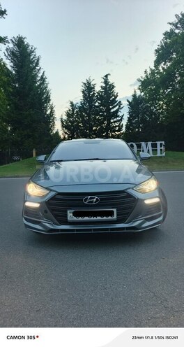 Hyundai Elantra-9