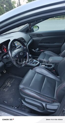 Hyundai Elantra-12