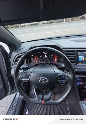 Hyundai Elantra-15