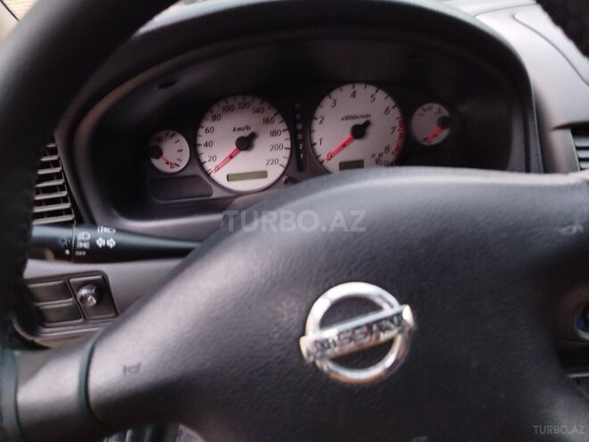 Nissan Sunny-5