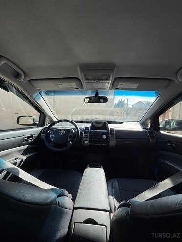 Toyota Prius-12