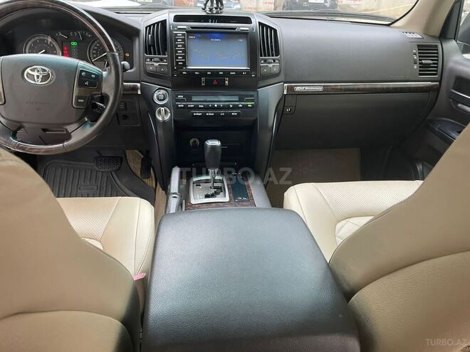 Toyota Land Cruiser-14